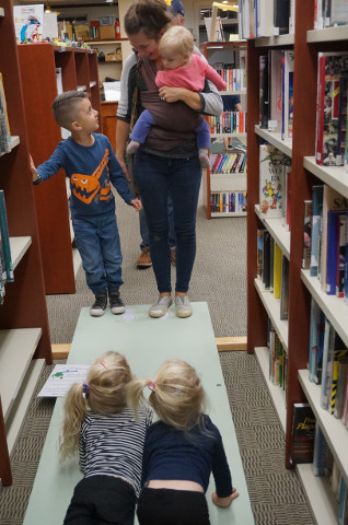 Two younger siblings can lift Mom & big brother easily!
