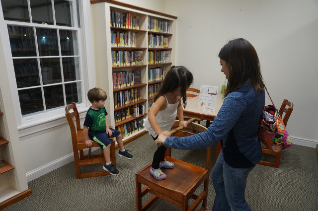 A lever helps a 3 year old lift a heavy table!