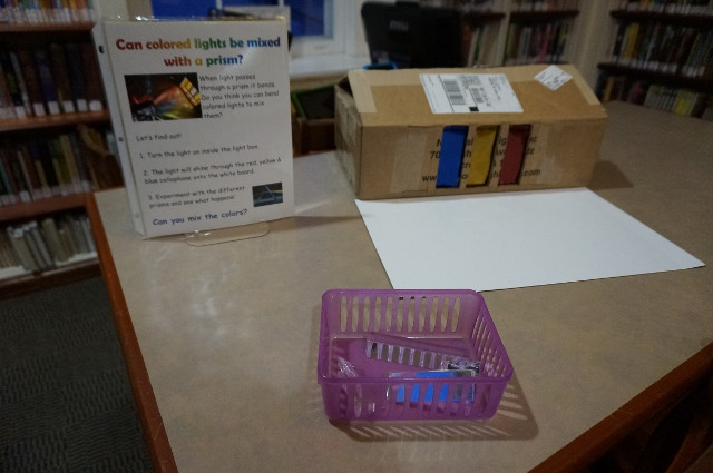 Can colored lights be mixed with a prism?