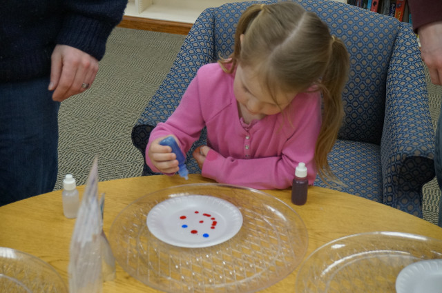 We mix colored drops of water.